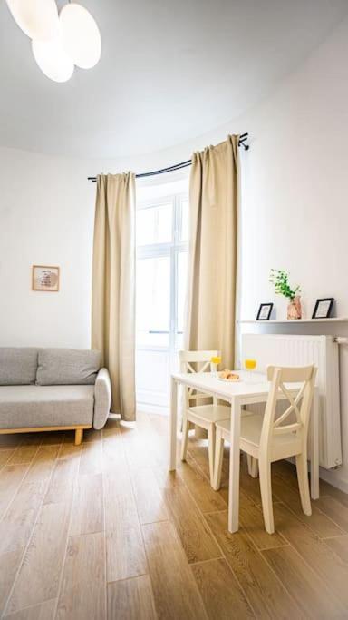 Lovely Apartment In วอร์ซอ ภายนอก รูปภาพ